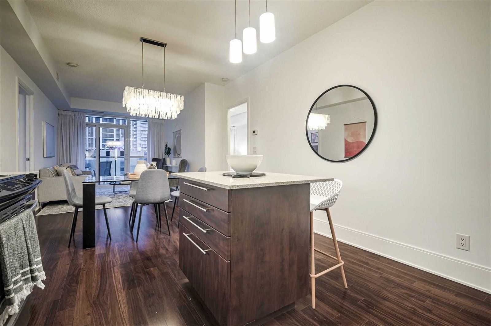25 Broadway Ave, unit 604 for sale - image #2