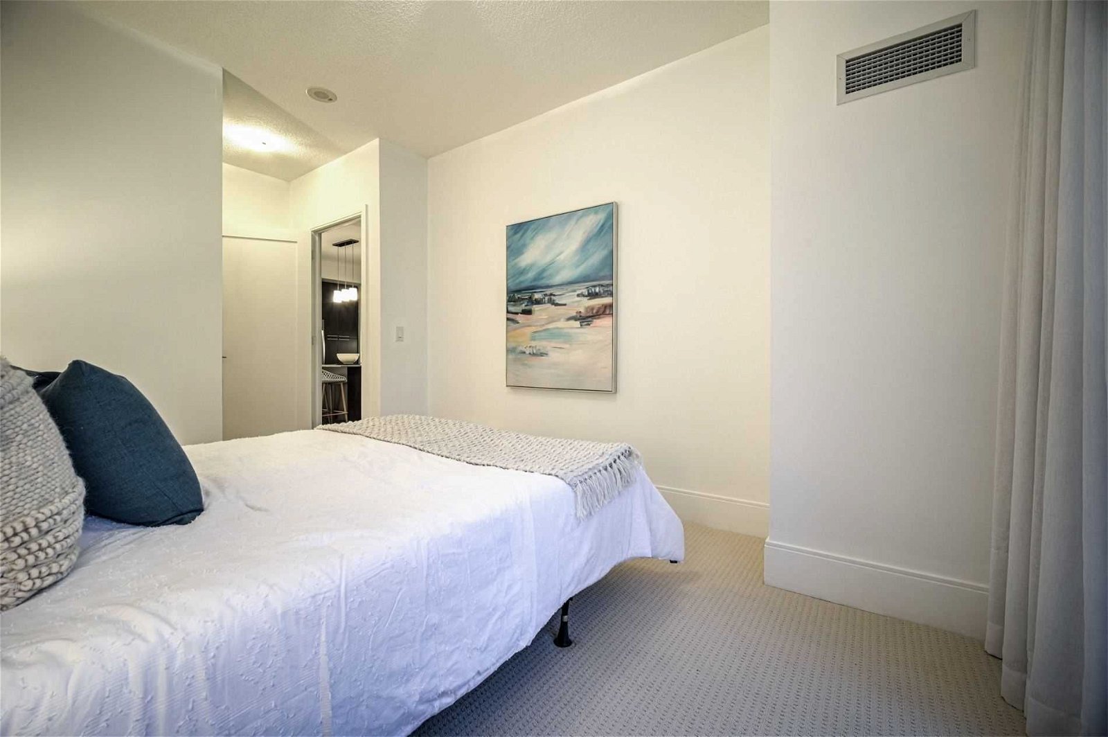 25 Broadway Ave, unit 604 for sale - image #6
