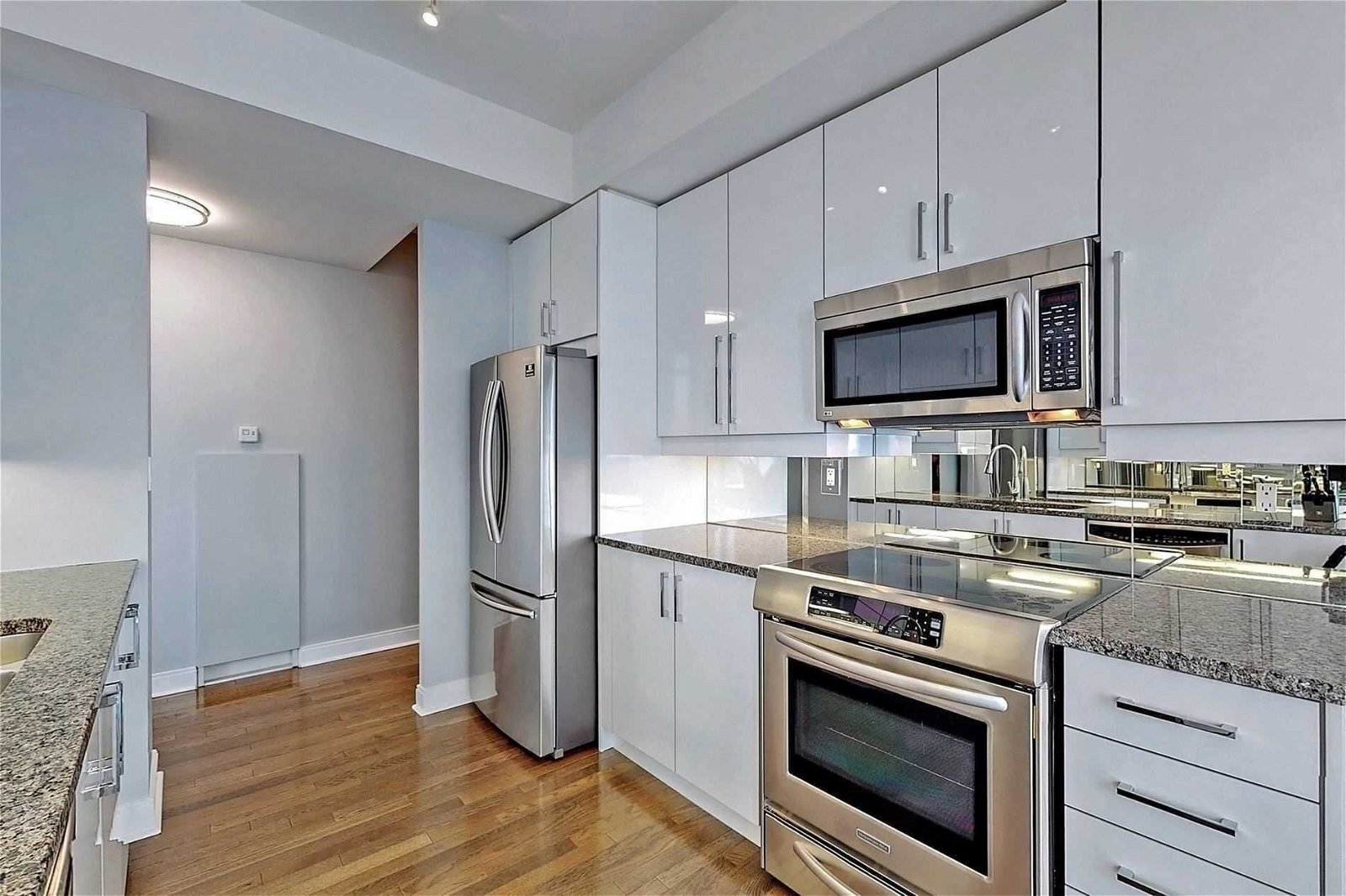 18 Yorkville Ave, unit 2603 for sale - image #2