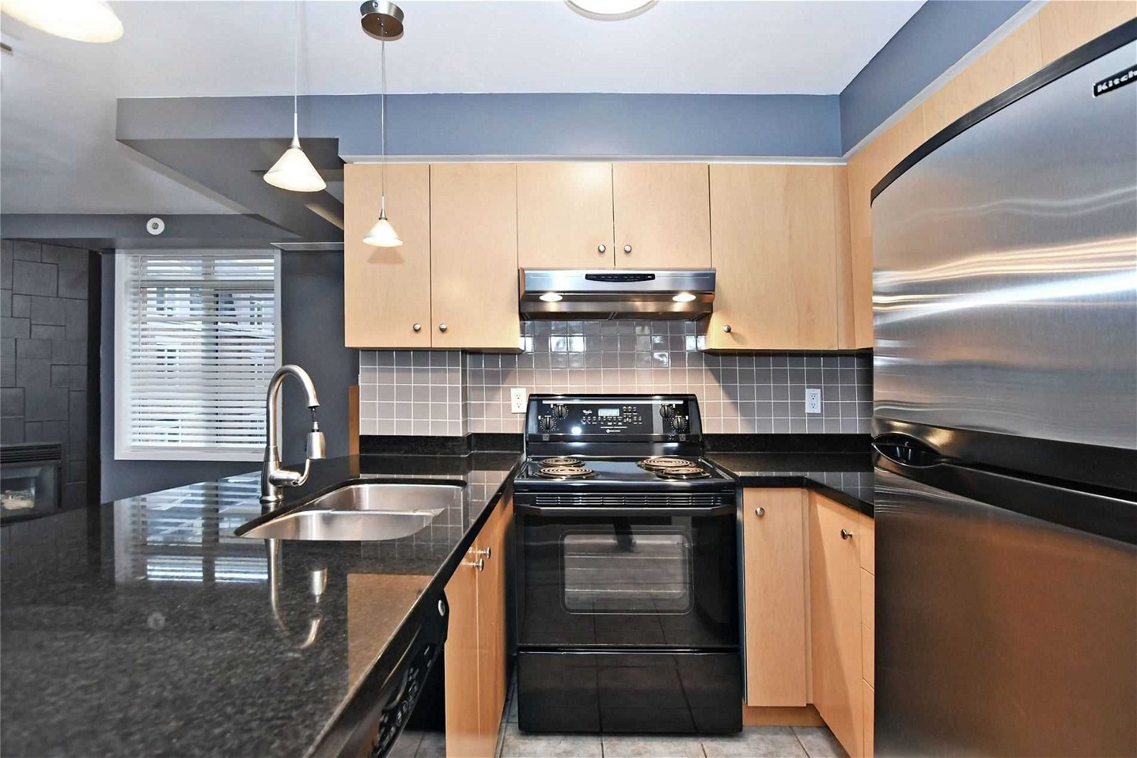 415 Jarvis St, unit 376 for rent - image #4