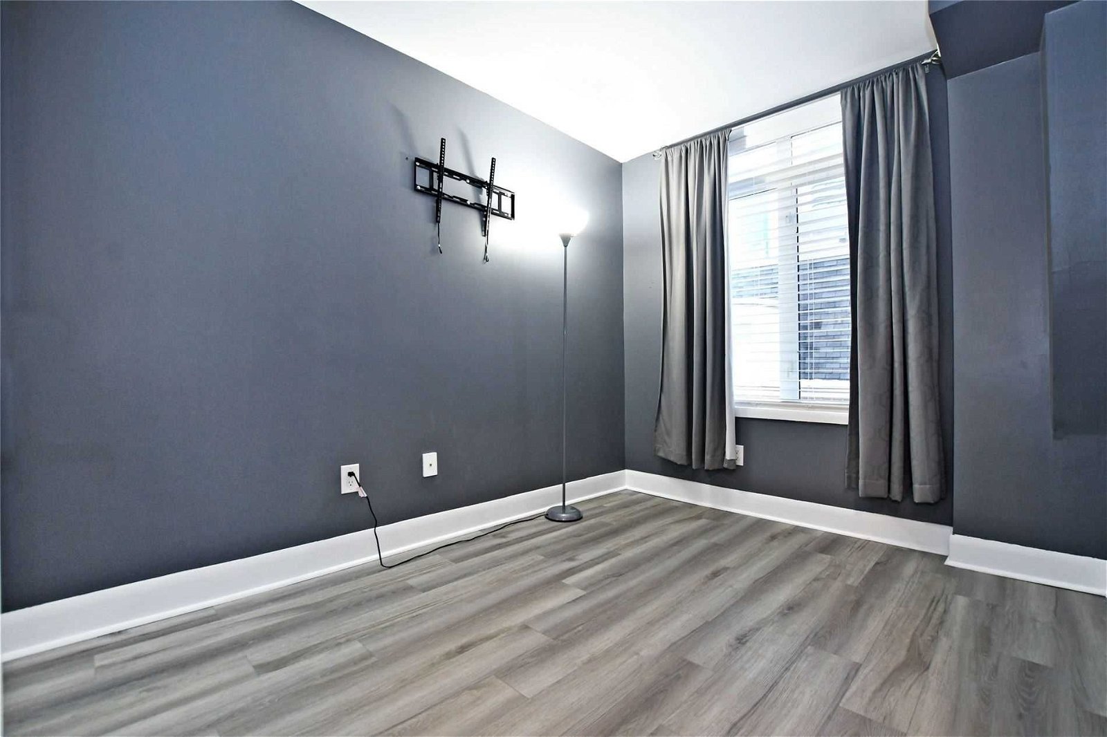 415 Jarvis St, unit 376 for rent - image #5