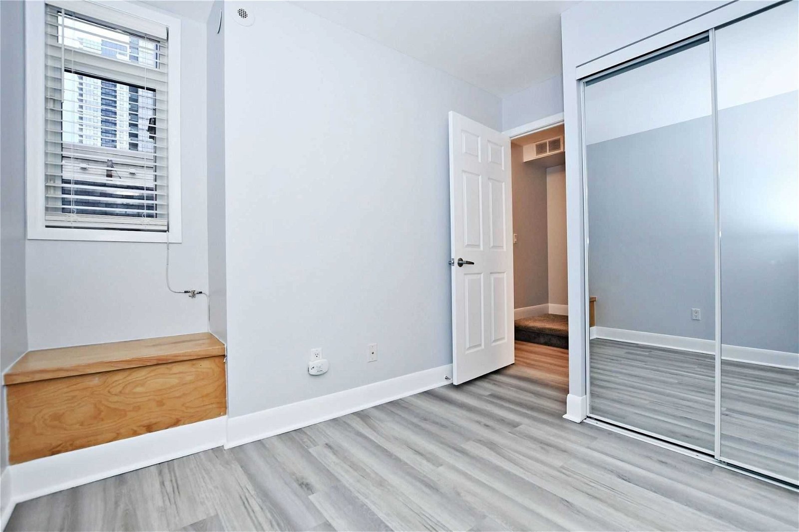 415 Jarvis St, unit 376 for rent - image #9