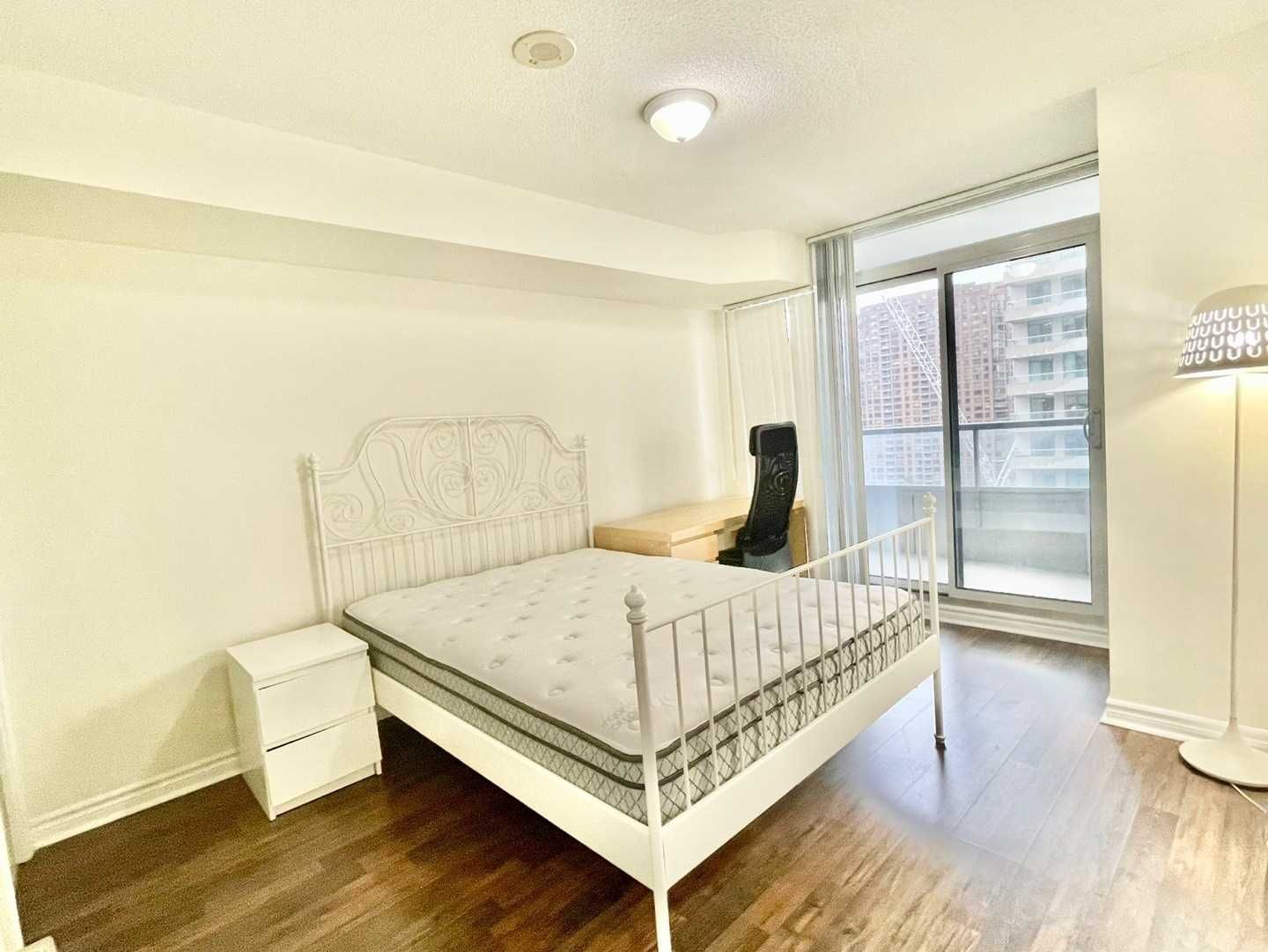 35 Hollywood Ave S, unit 1817 for rent