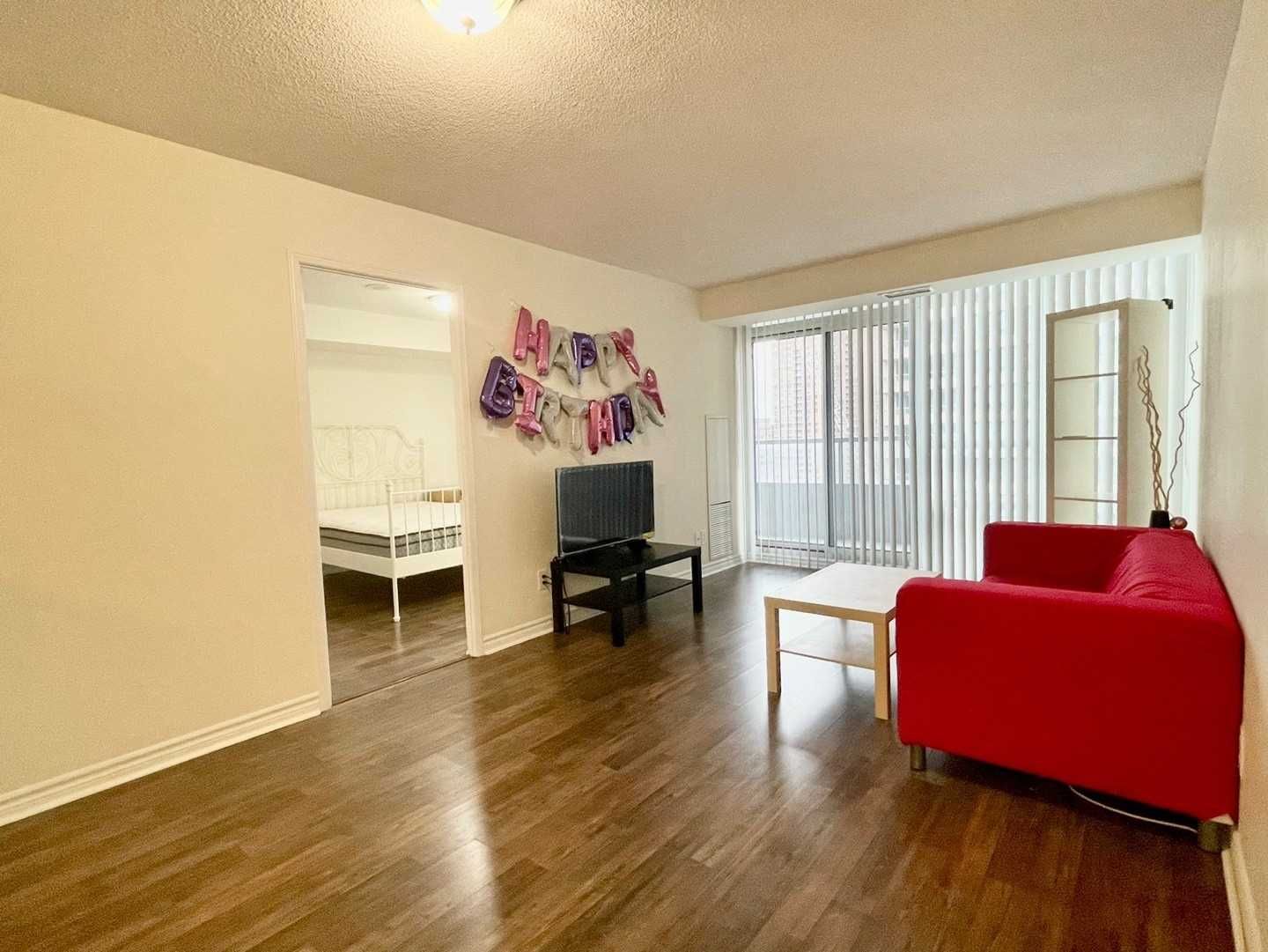 35 Hollywood Ave S, unit 1817 for rent