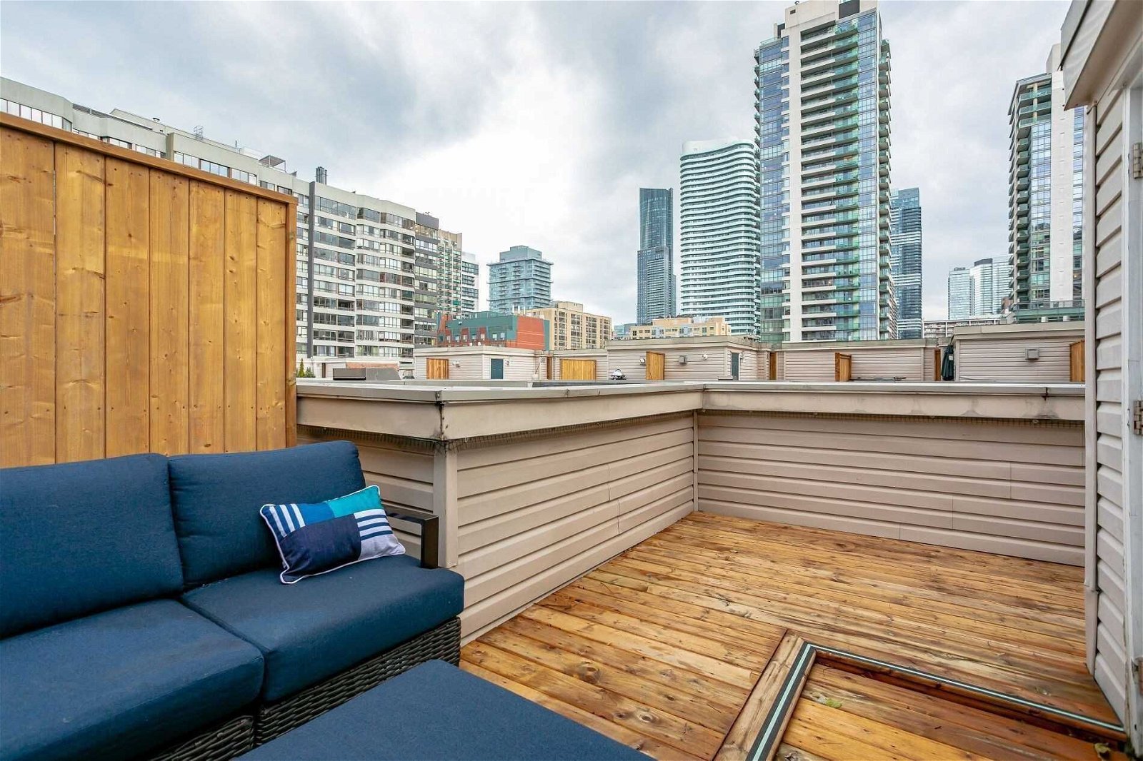 415 Jarvis St, unit 367 for rent - image #17