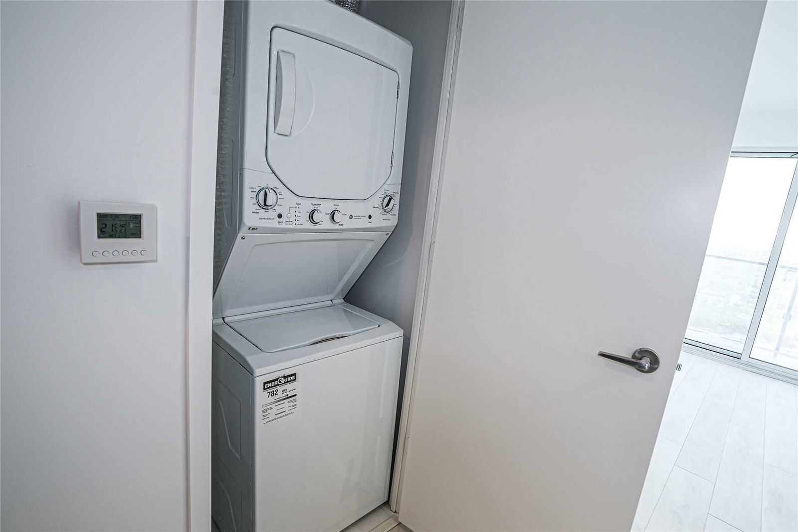 501 Yonge St, unit 4913 for rent in The Village - image #4