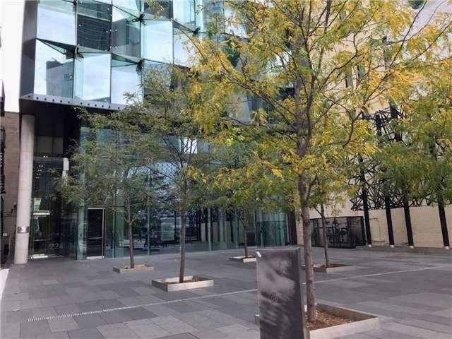 224 King St W, unit 3202 for rent - image #6
