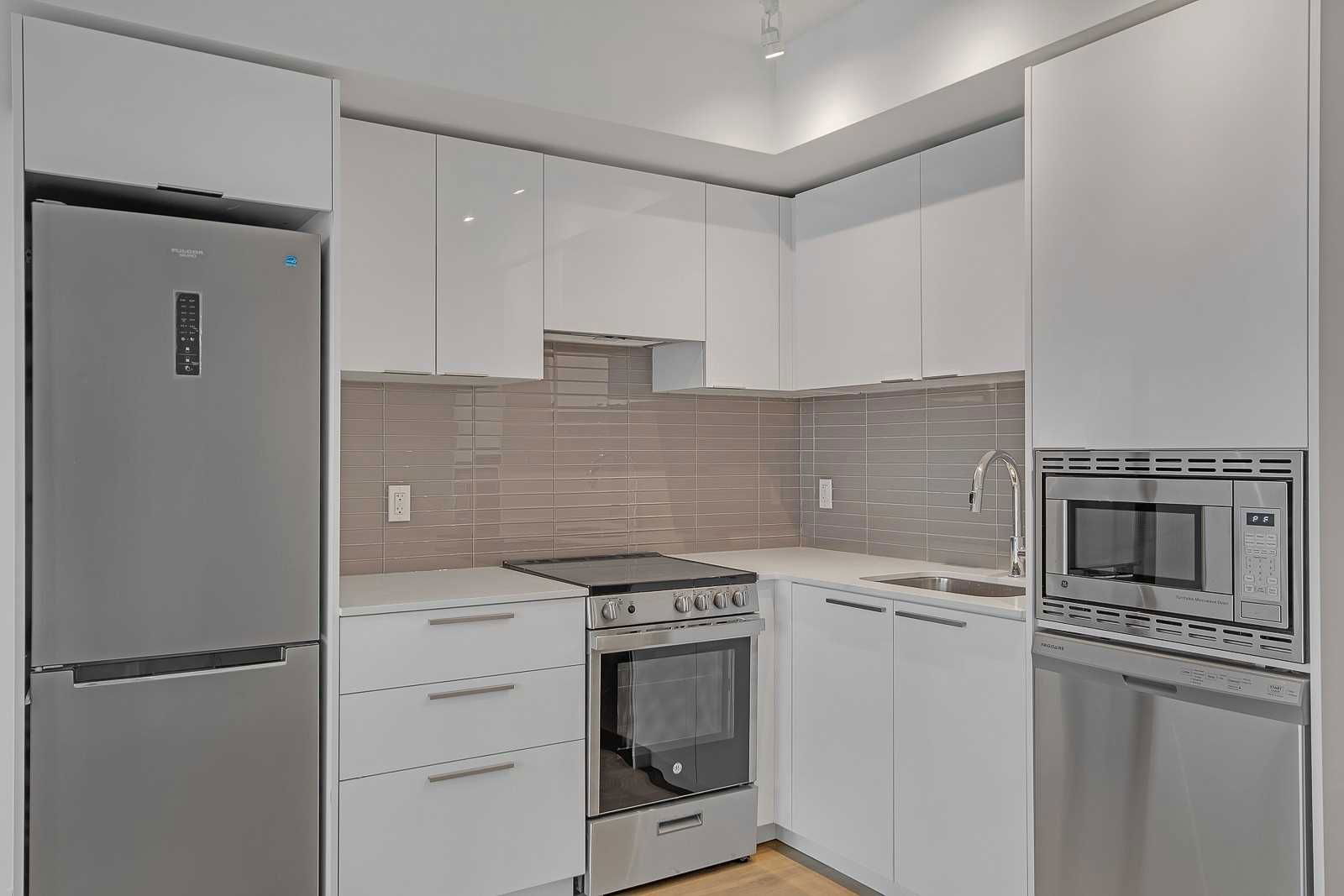 501 Yonge St, unit 4910 for rent - image #4