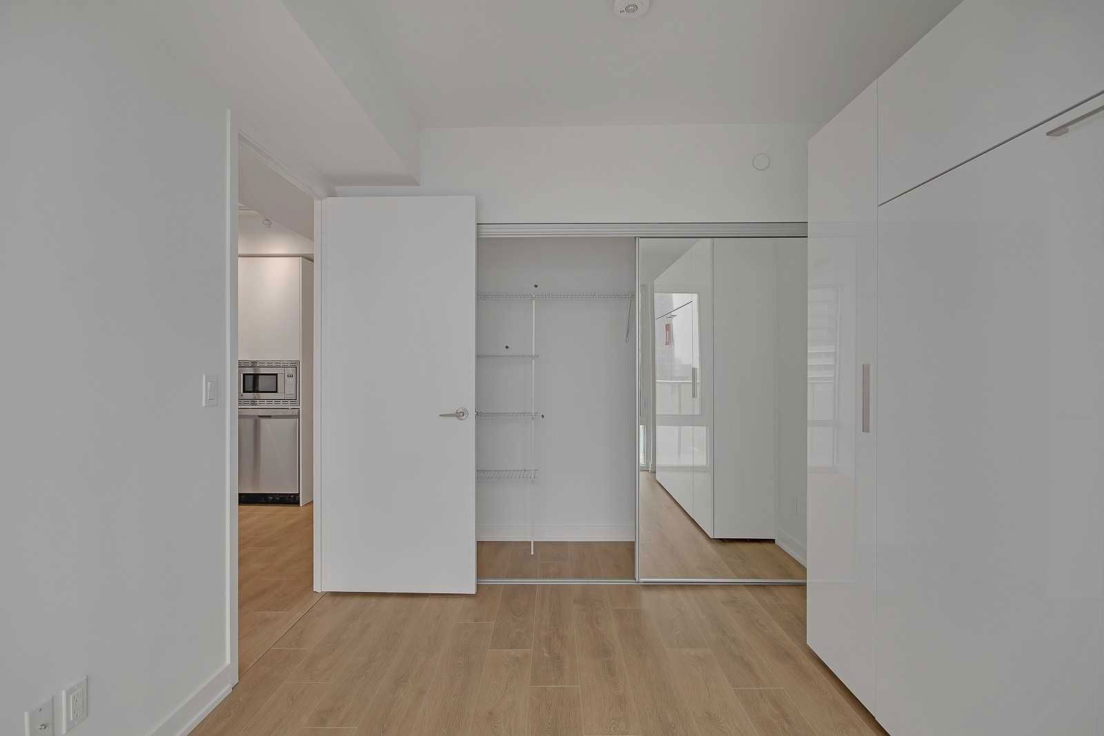 501 Yonge St, unit 4910 for rent - image #7