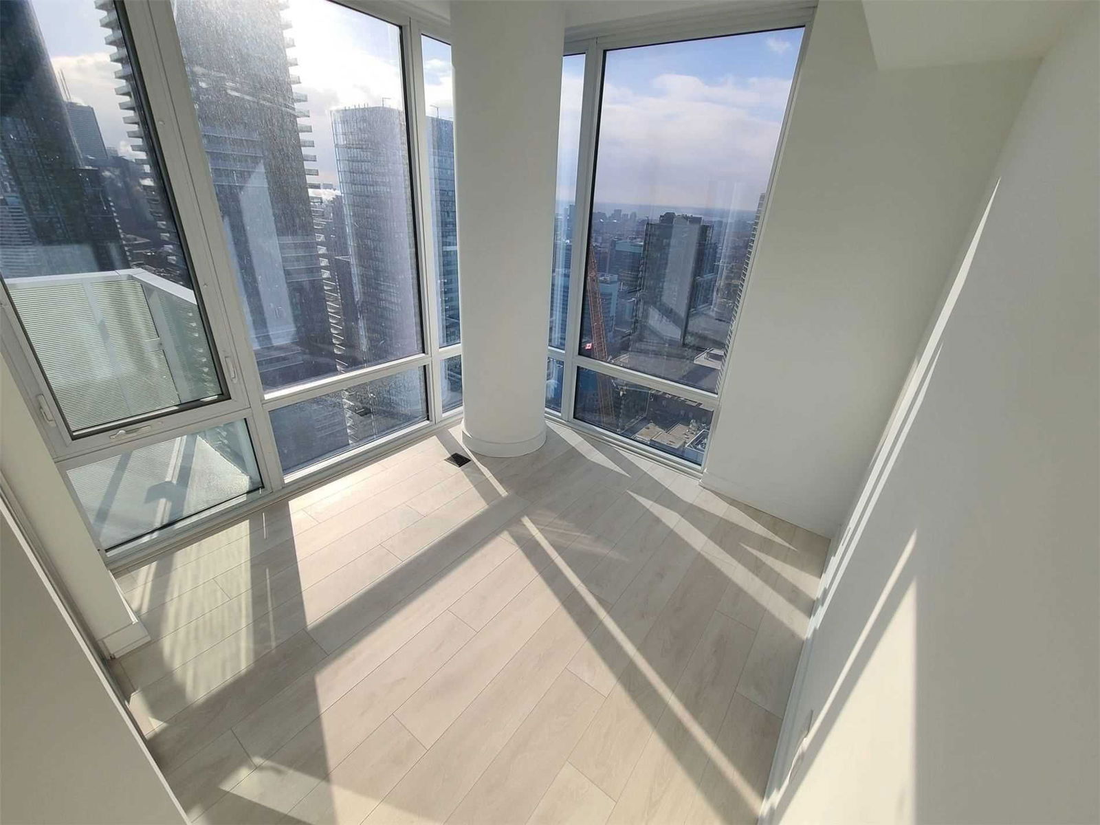 501 Yonge St, unit 4812 for rent in The Village - image #3