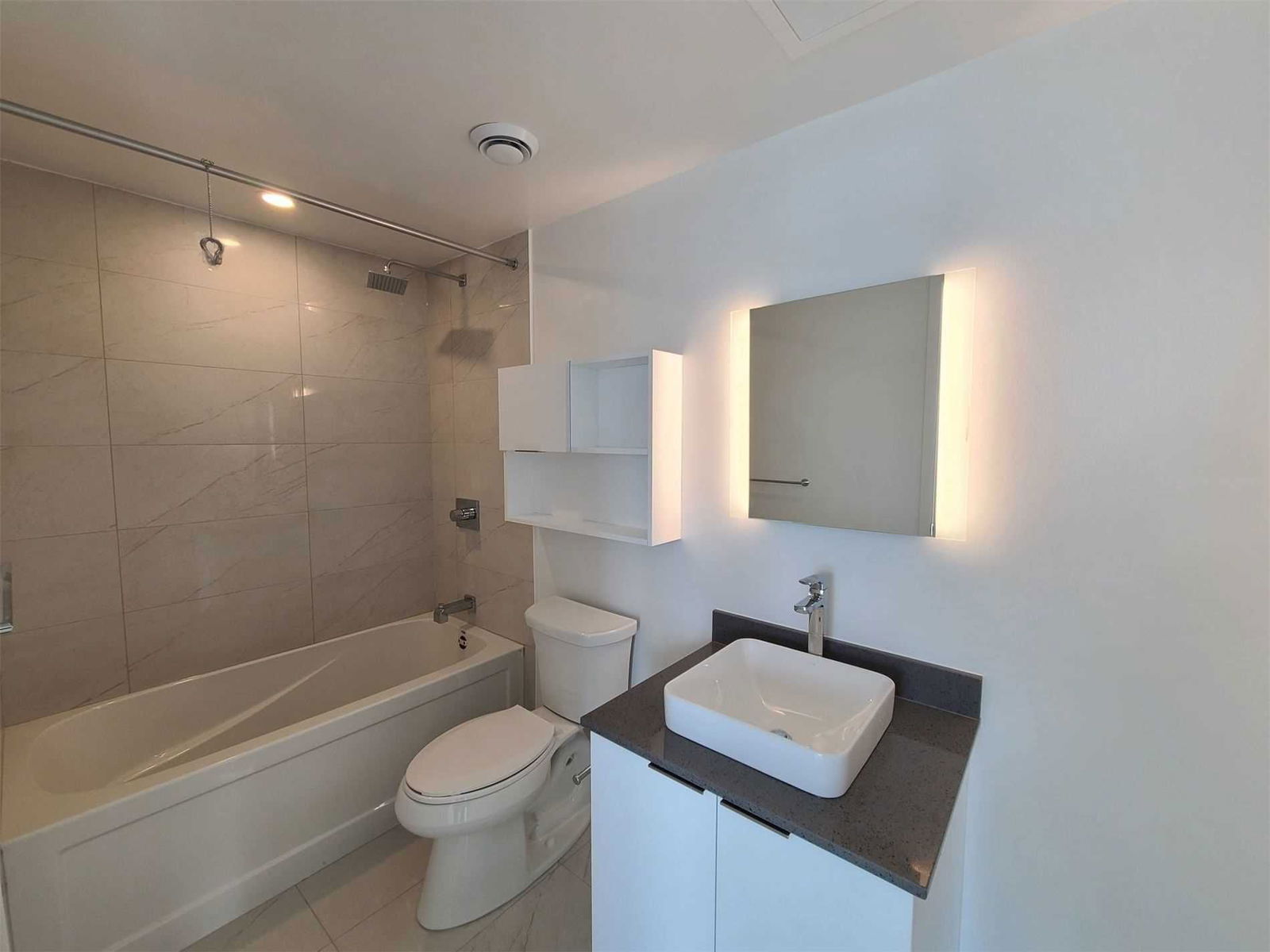 501 Yonge St, unit 4812 for rent in The Village - image #5