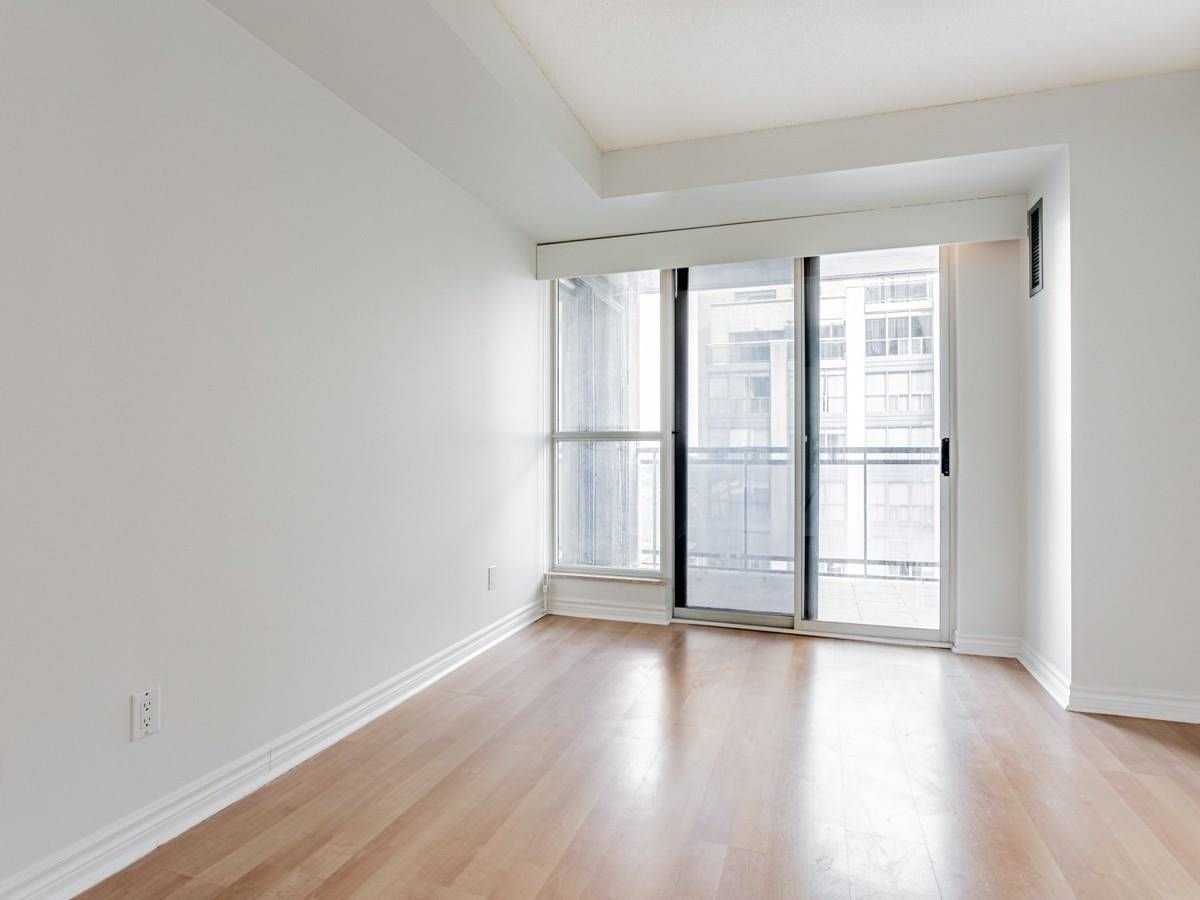 18 Hollywood Ave, unit 1501 for sale - image #8
