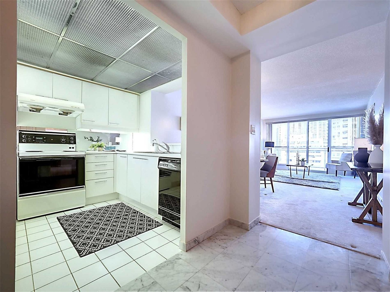 18 Hollywood Ave, unit 1208 for sale - image #2