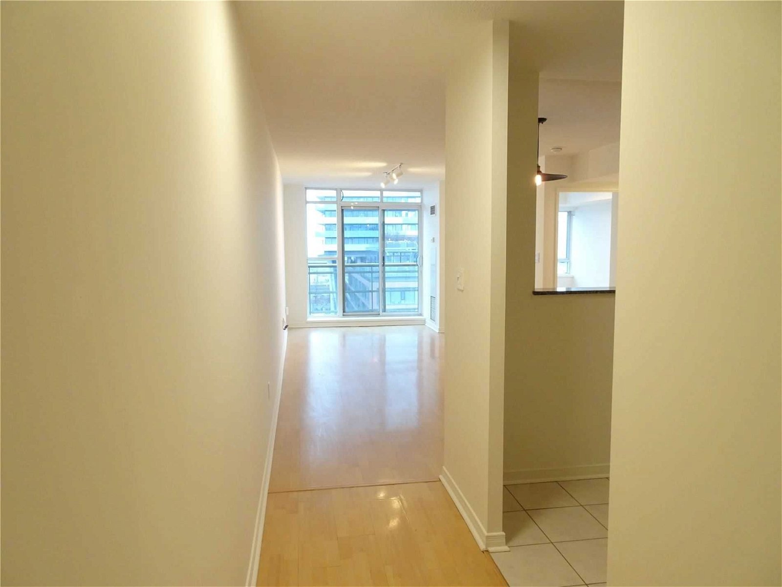 80 Mill St, unit 806 for rent - image #8