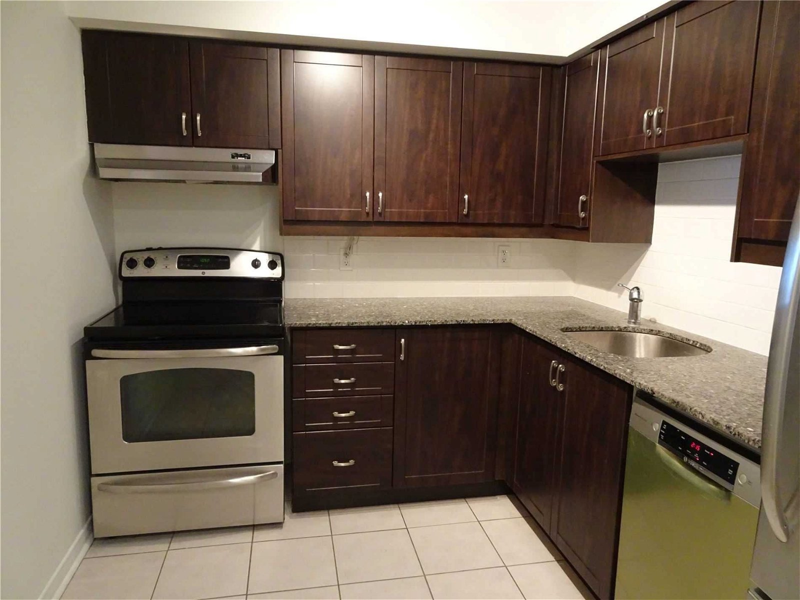 80 Mill St, unit 806 for rent - image #9