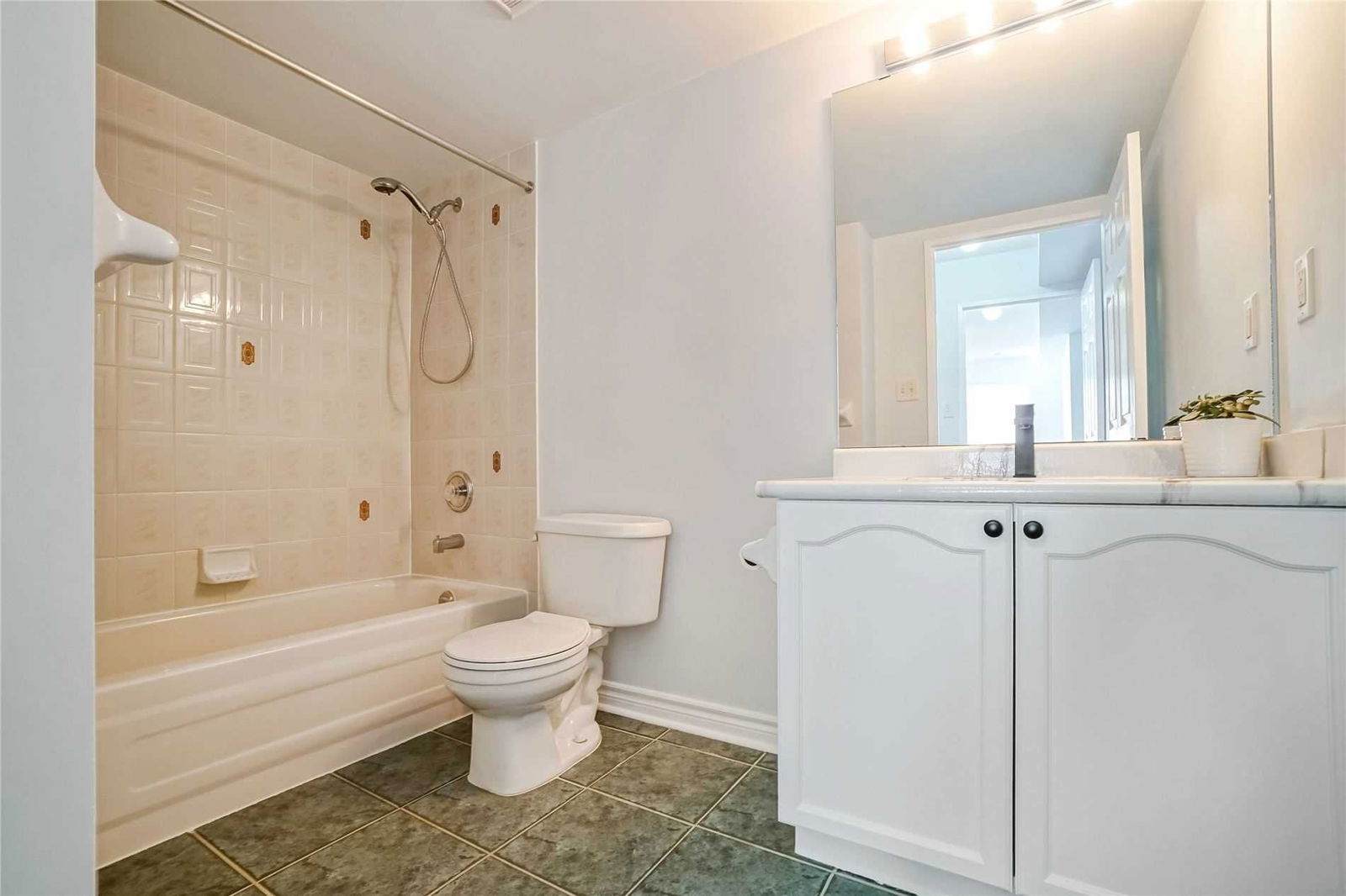 80 Mill St, unit 809 for sale in Distillery District - image #2