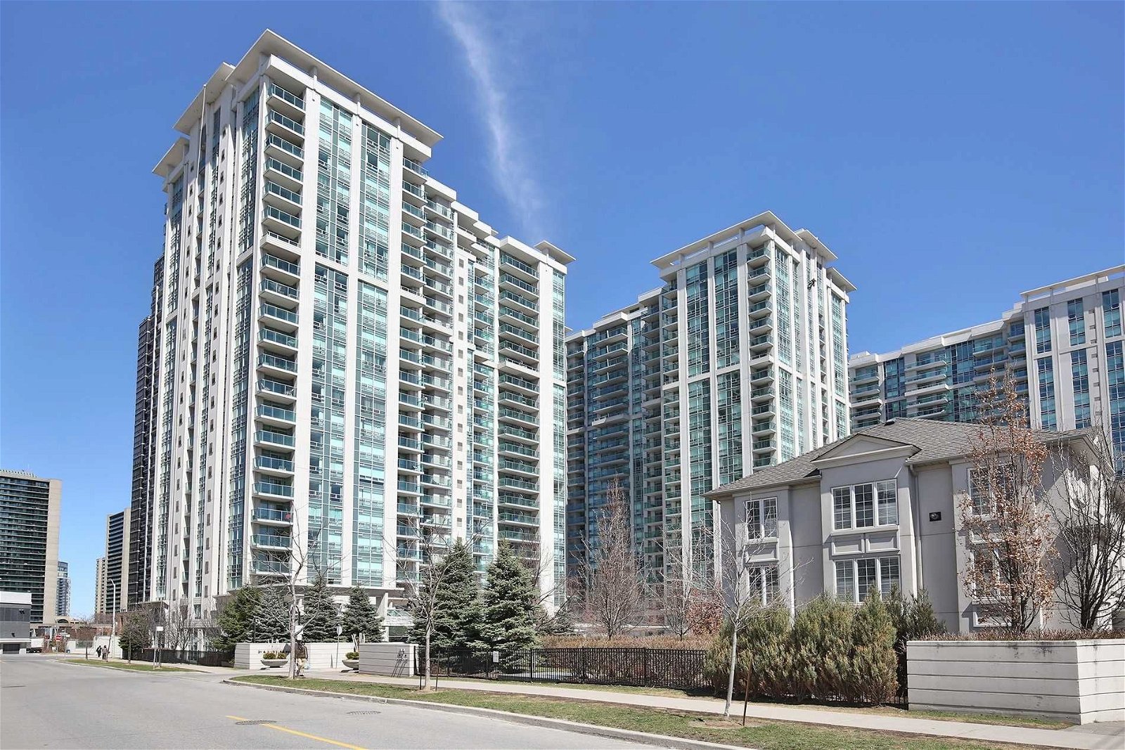 31 Bales Ave, unit 210 for rent - image #1