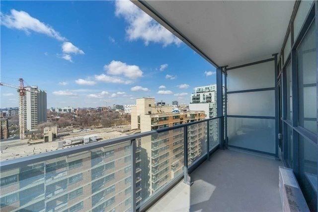 210 Simcoe St, unit 1804 for rent