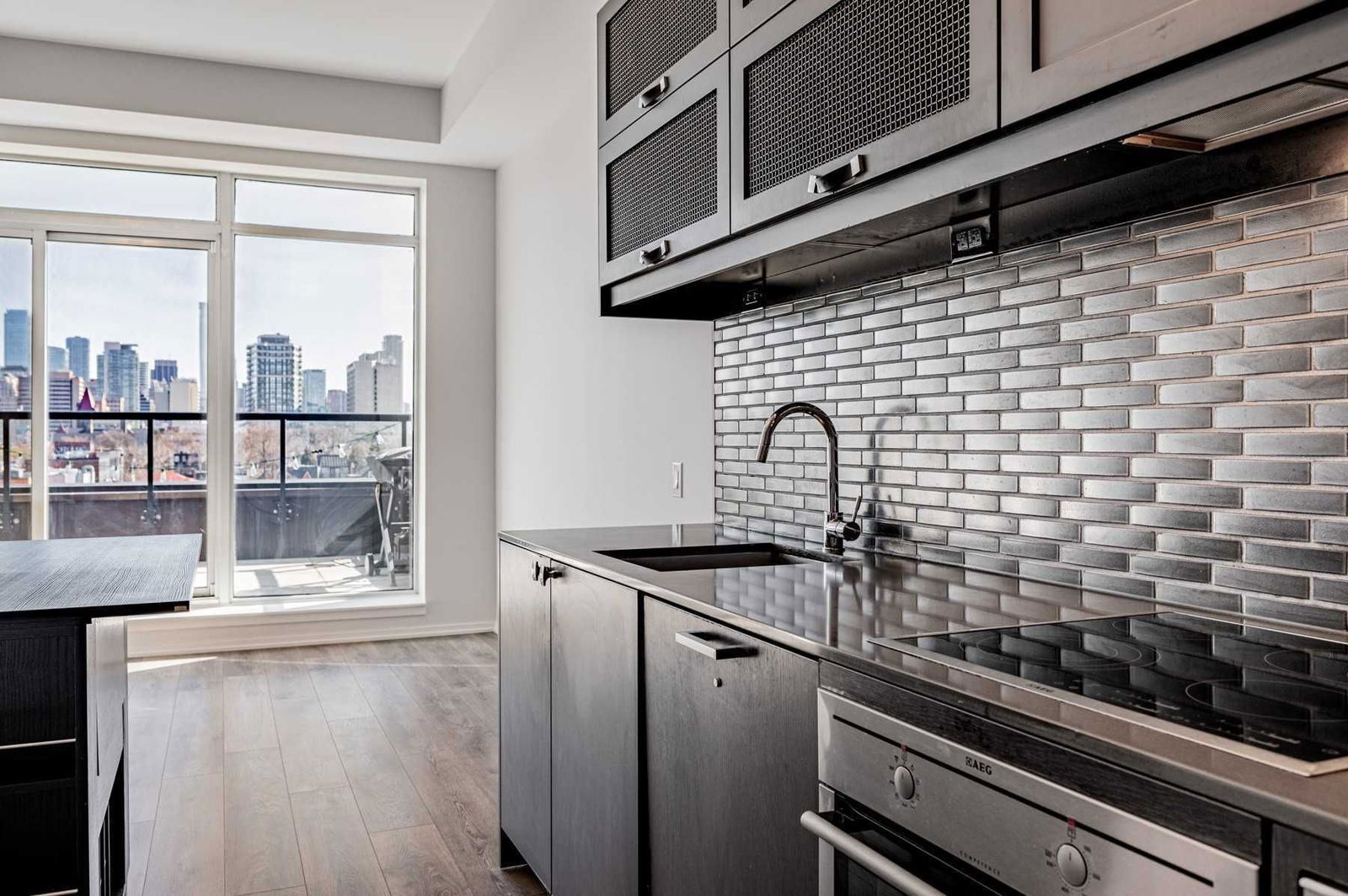 783 Bathurst St, unit 501 for rent