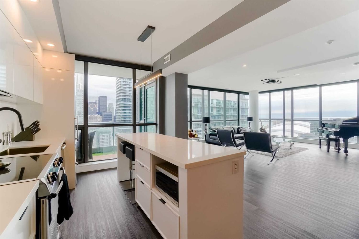 8 Charlotte St, unit 3205 for sale