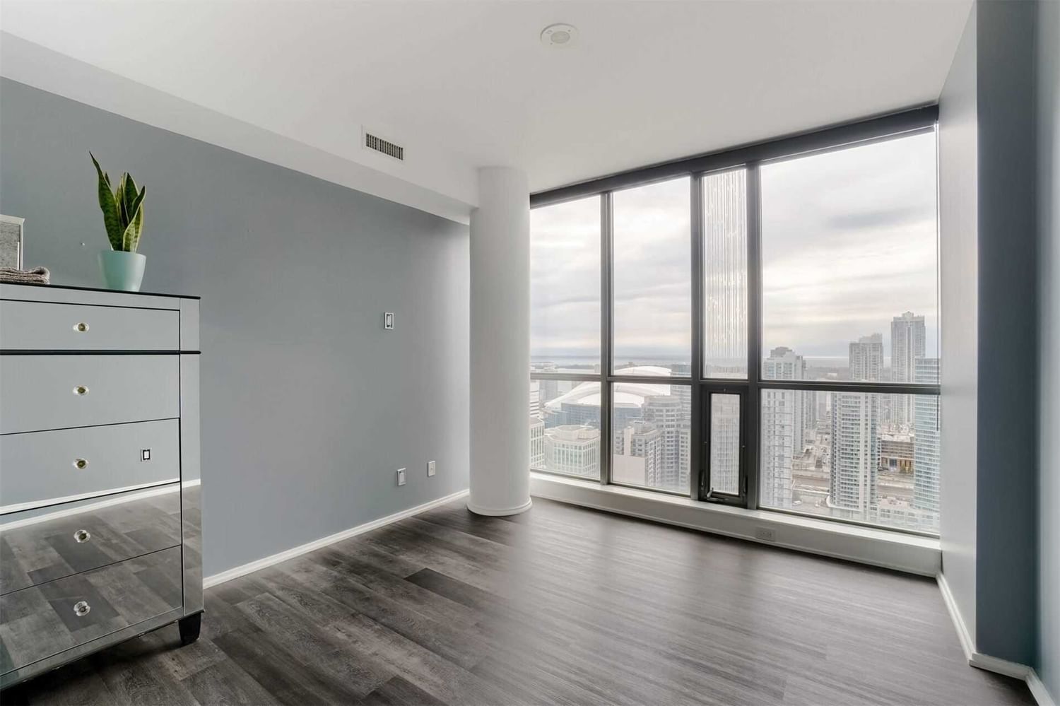 8 Charlotte St, unit 3205 for sale