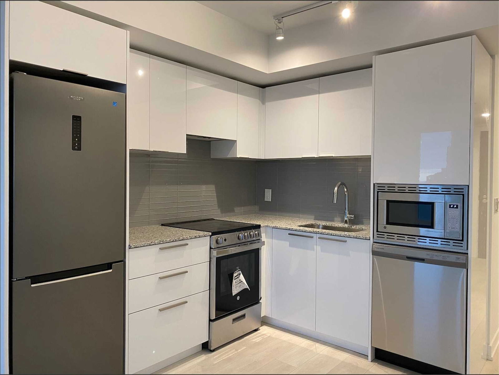 501 Yonge St, unit 4810 for rent in The Village - image #3