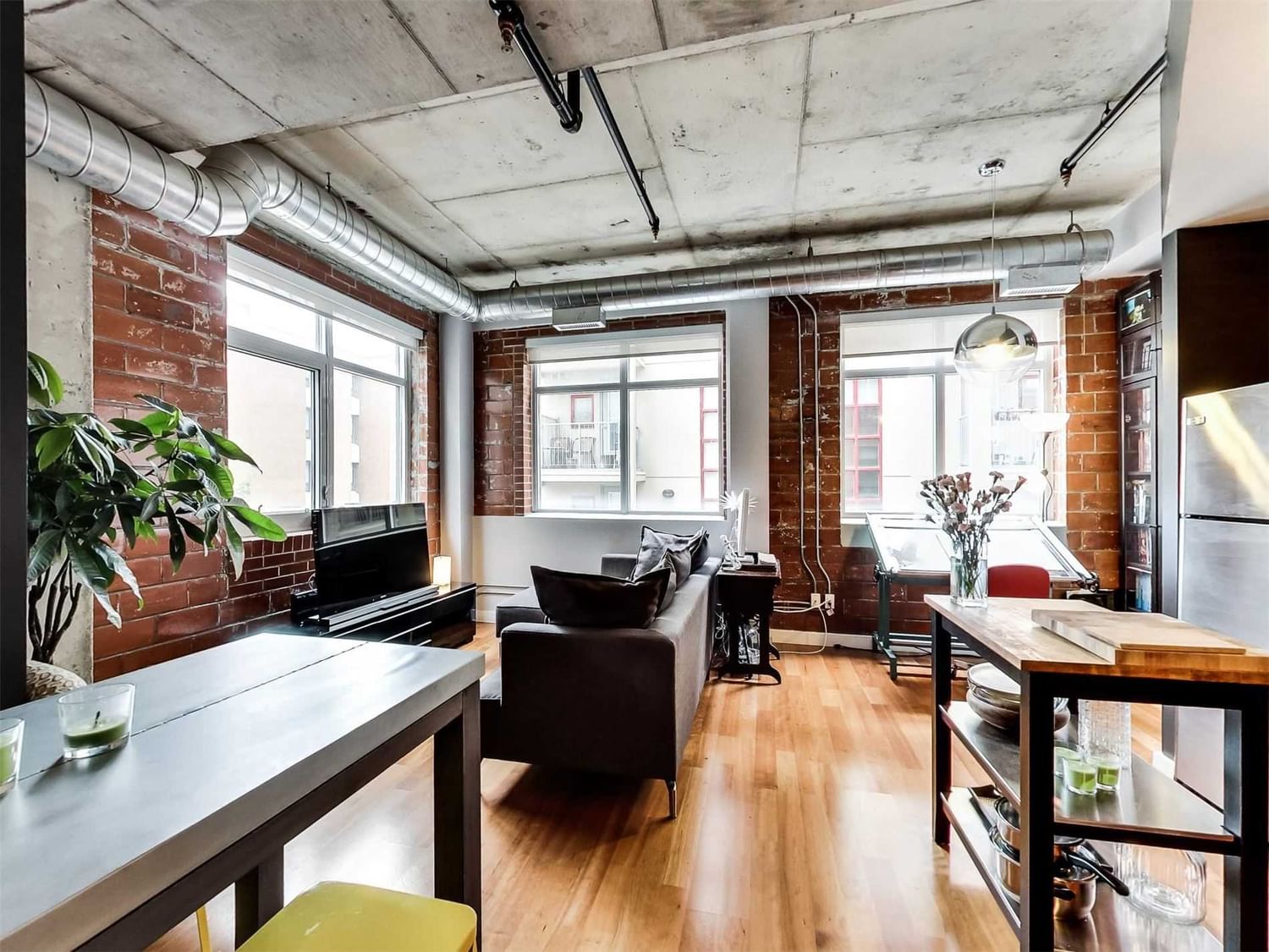 10 Wellesley Pl, unit 206 for sale