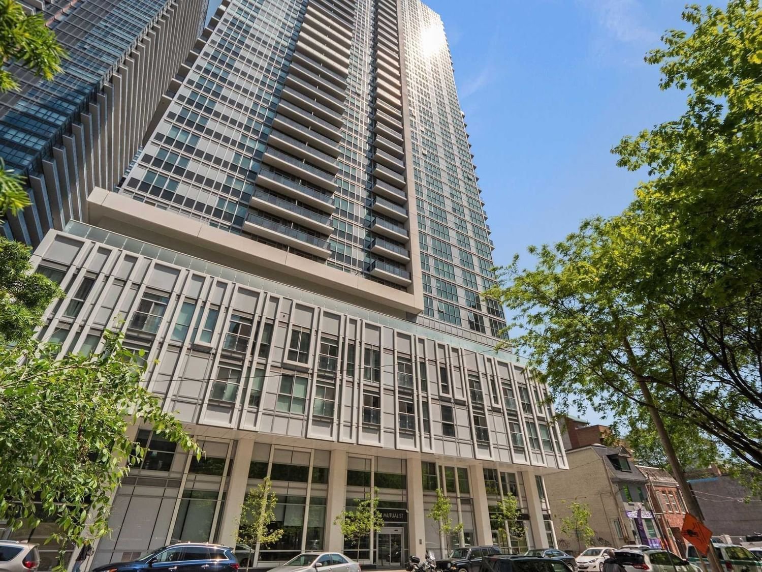 77 Mutual St, unit 413 for rent - image #1