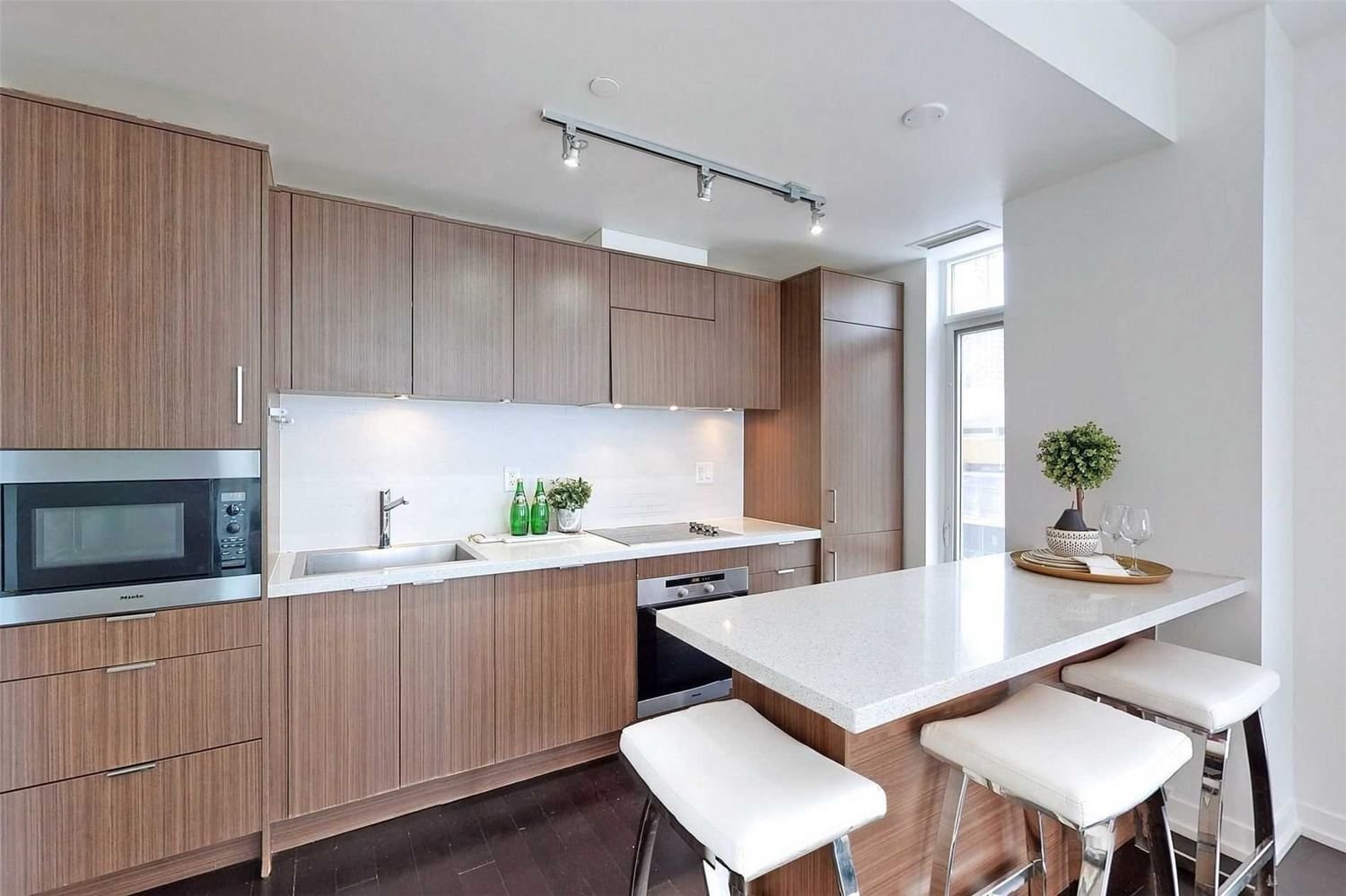 21 Widmer St, unit 1702 for rent - image #11