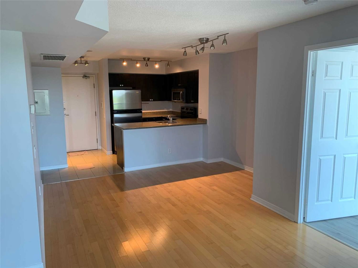 28 Harrison Garden Blvd, unit 1006 for rent - image #3