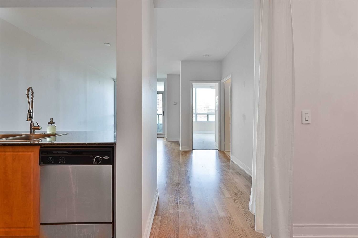 88 Broadway Ave, unit 206 for sale - image #2