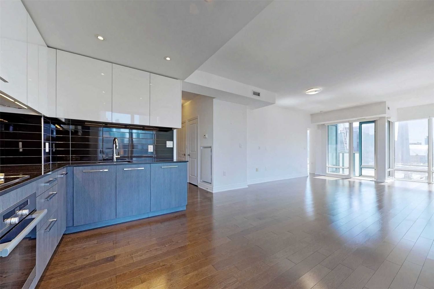 8 The Esplanade St, unit 2005 for rent