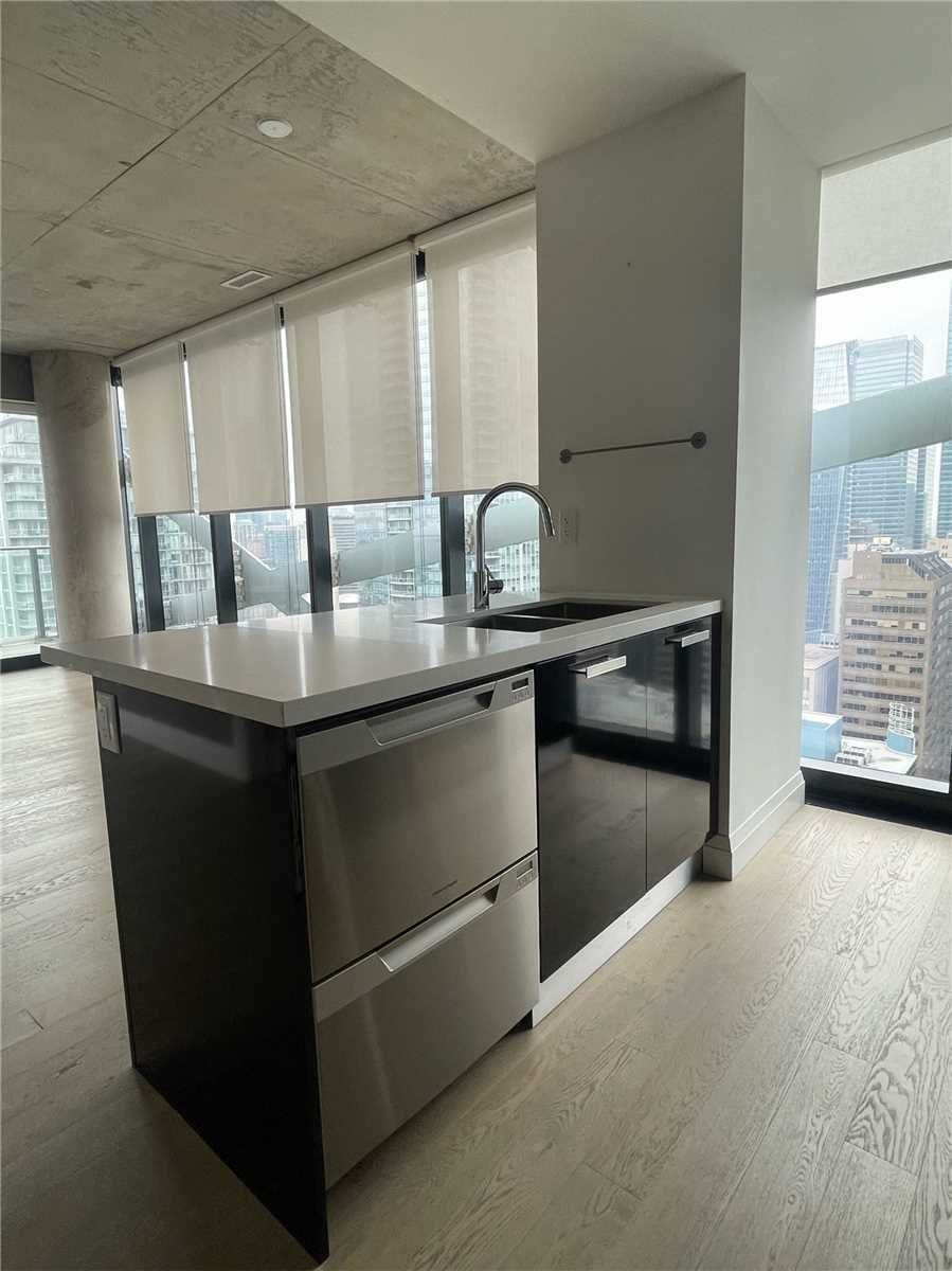224 King St W, unit 2803 for rent - image #6