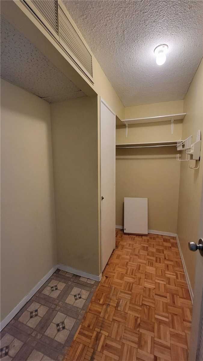 914 Yonge St, unit 1707 for rent