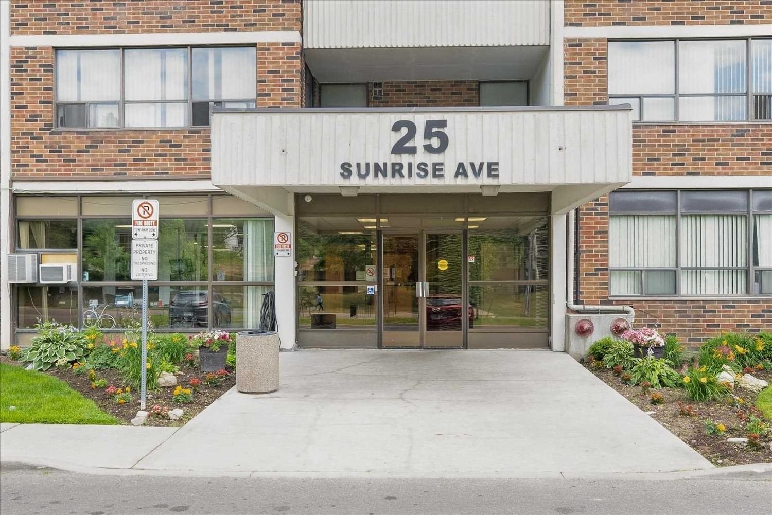 25 Sunrise Ave, unit 402 for sale - image #3