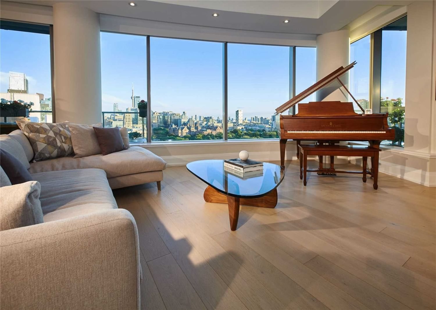 77 Charles St W, unit 1503 for sale - image #2