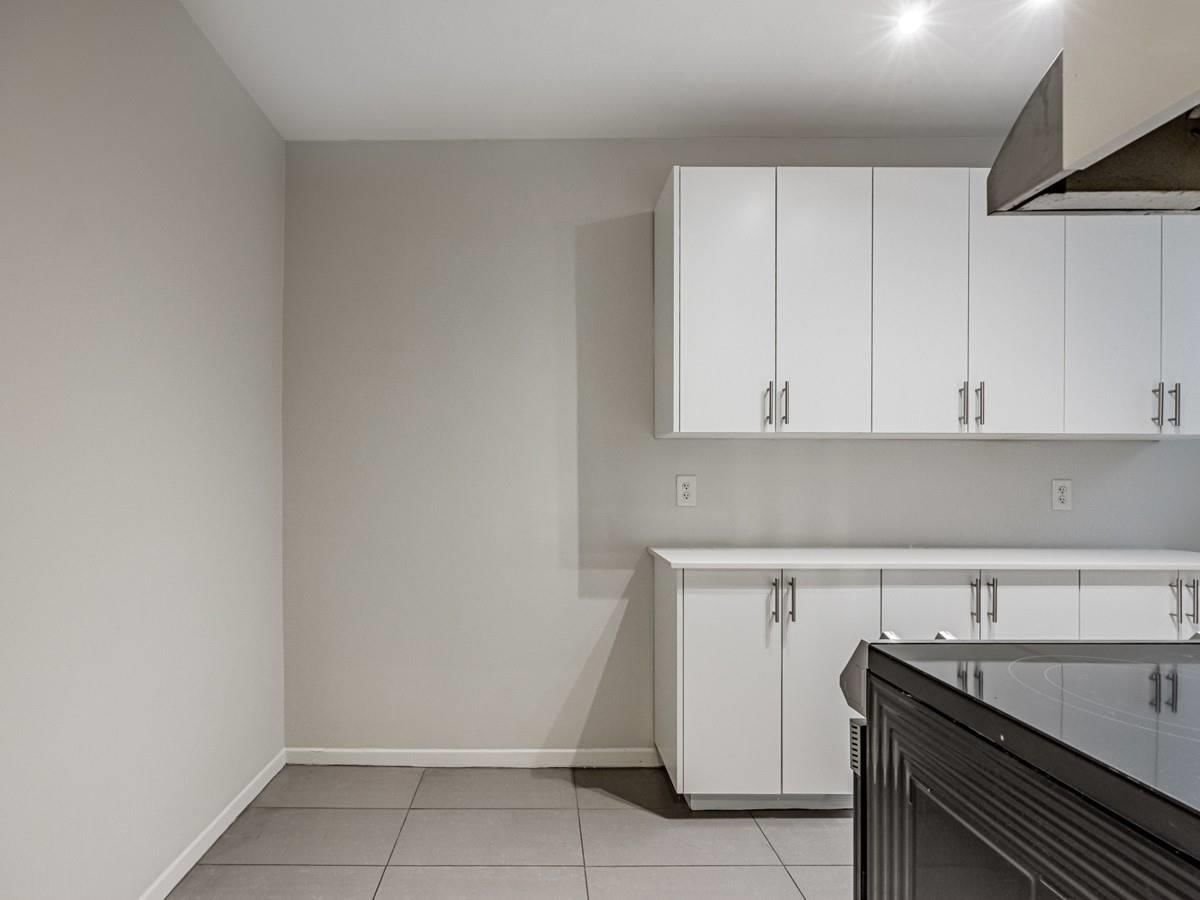 310 Lonsdale Rd, unit Ll3 for rent - image #14