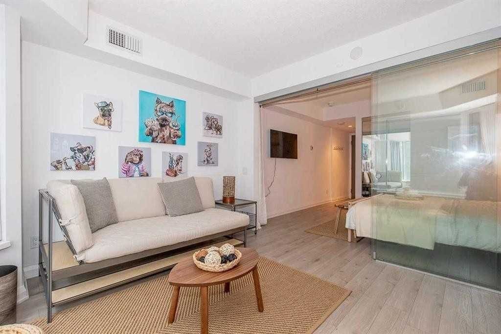 155 Yorkville Ave, unit 1006 for rent - image #4