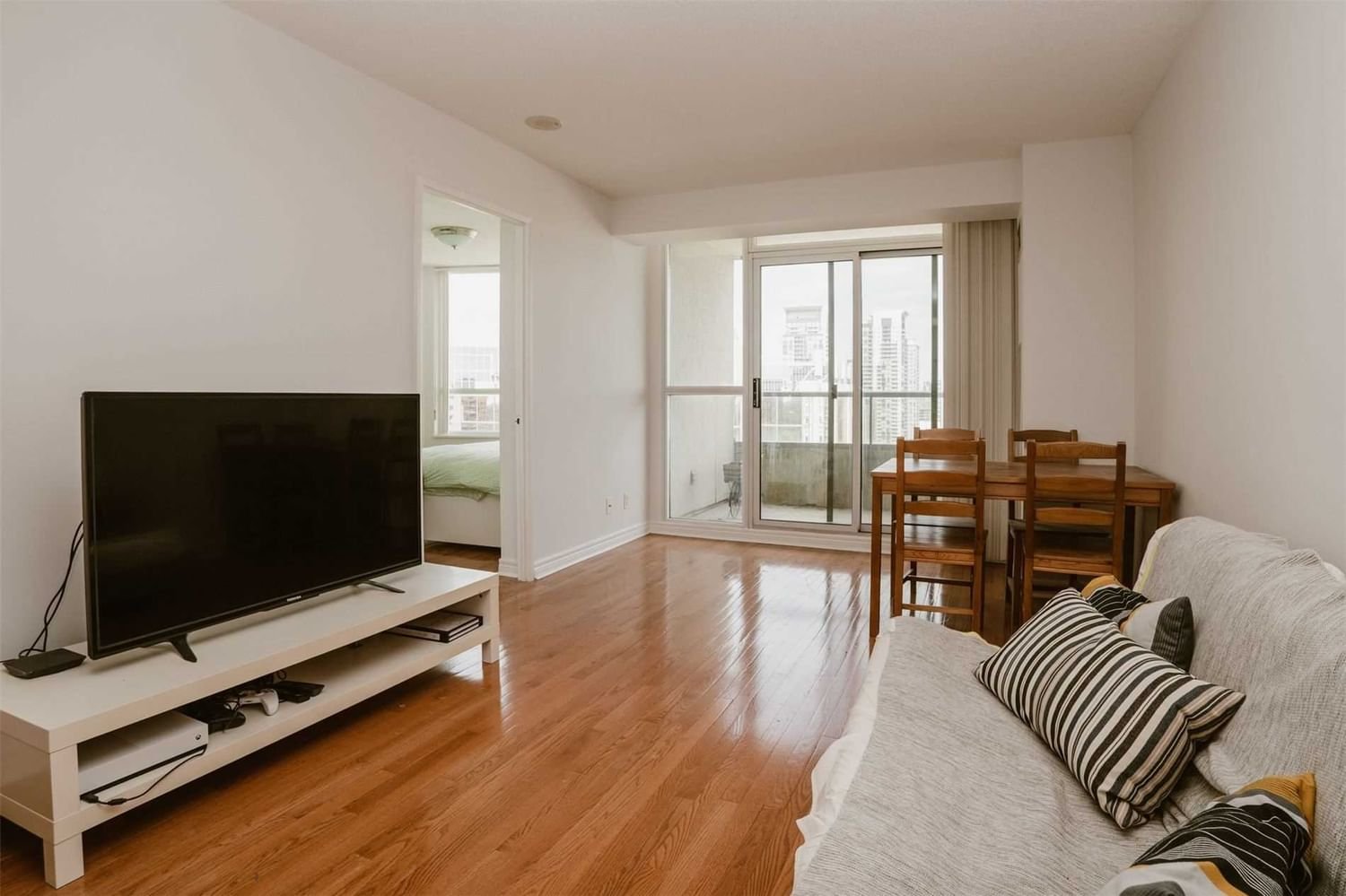 23 Hollywood Ave, unit 3203 for sale - image #8