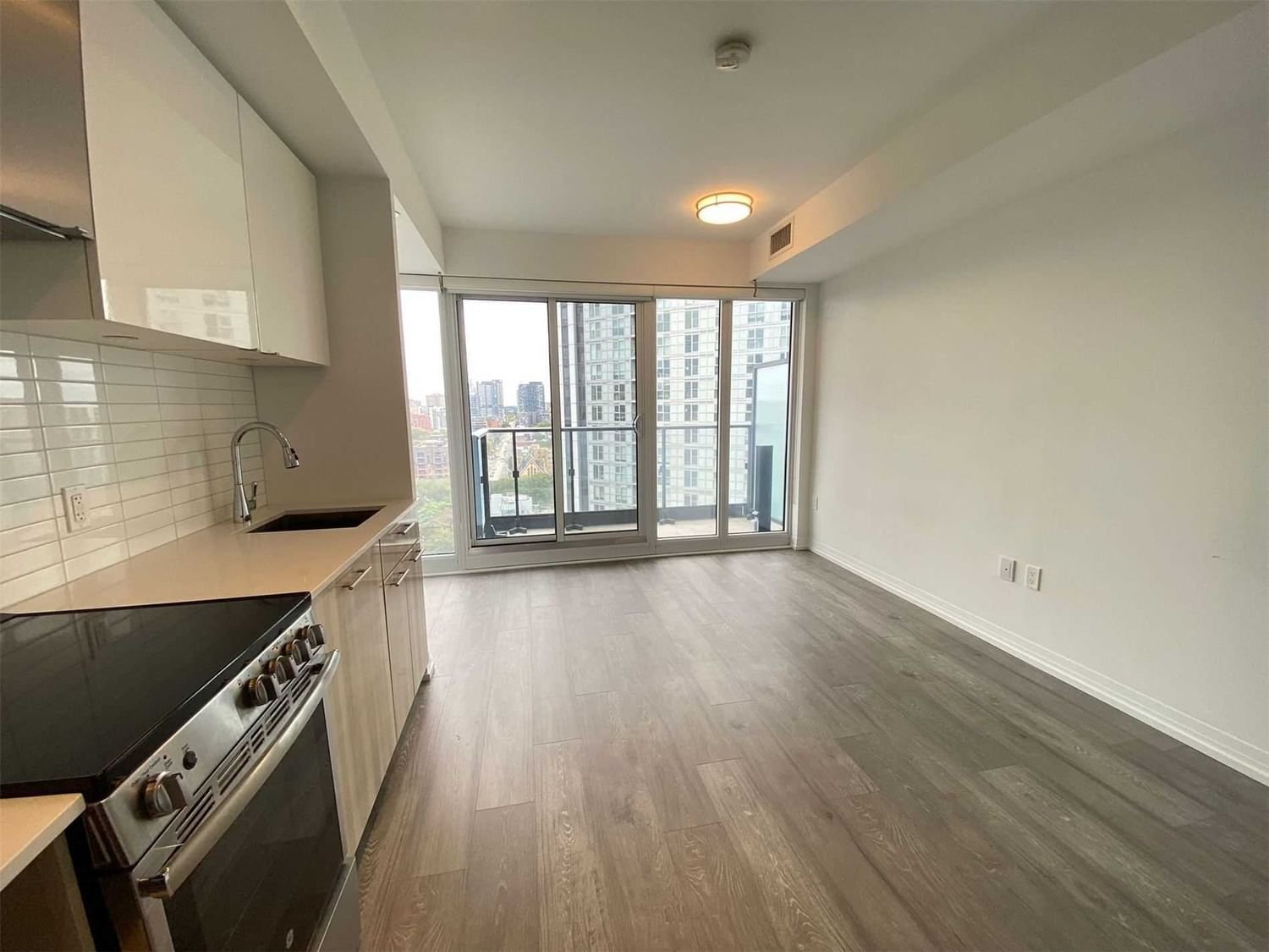 251 Jarvis St, unit 1412 for rent - image #1