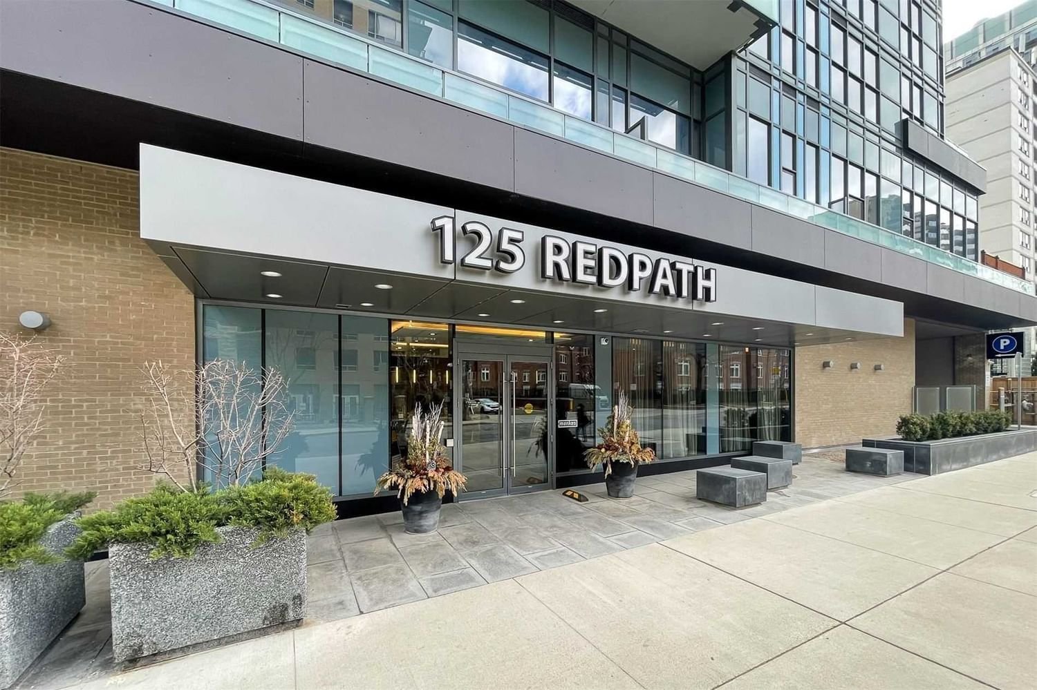 125 Redpath Ave, unit 706 for rent - image #2