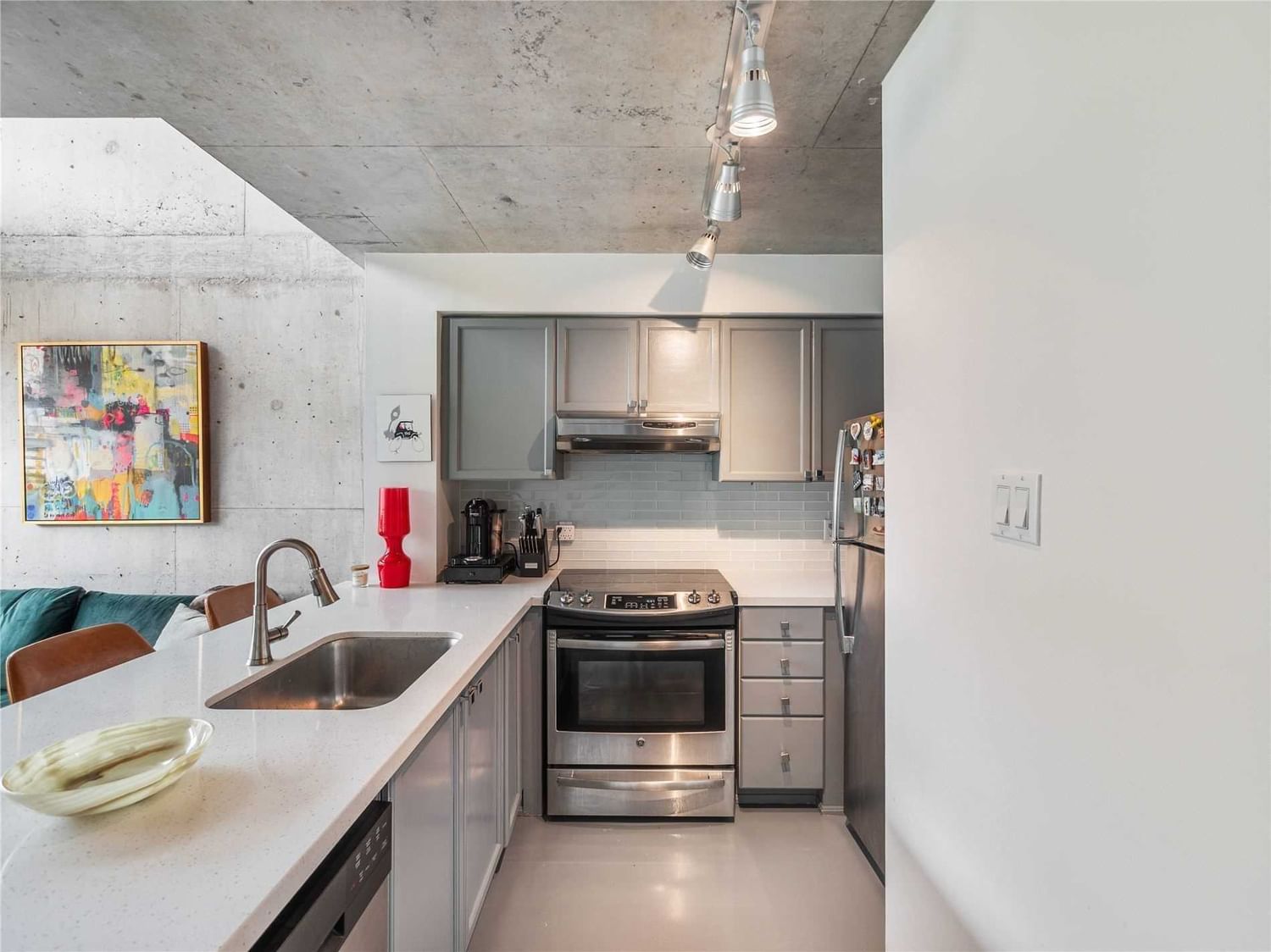 954 King St W, unit 318 for sale