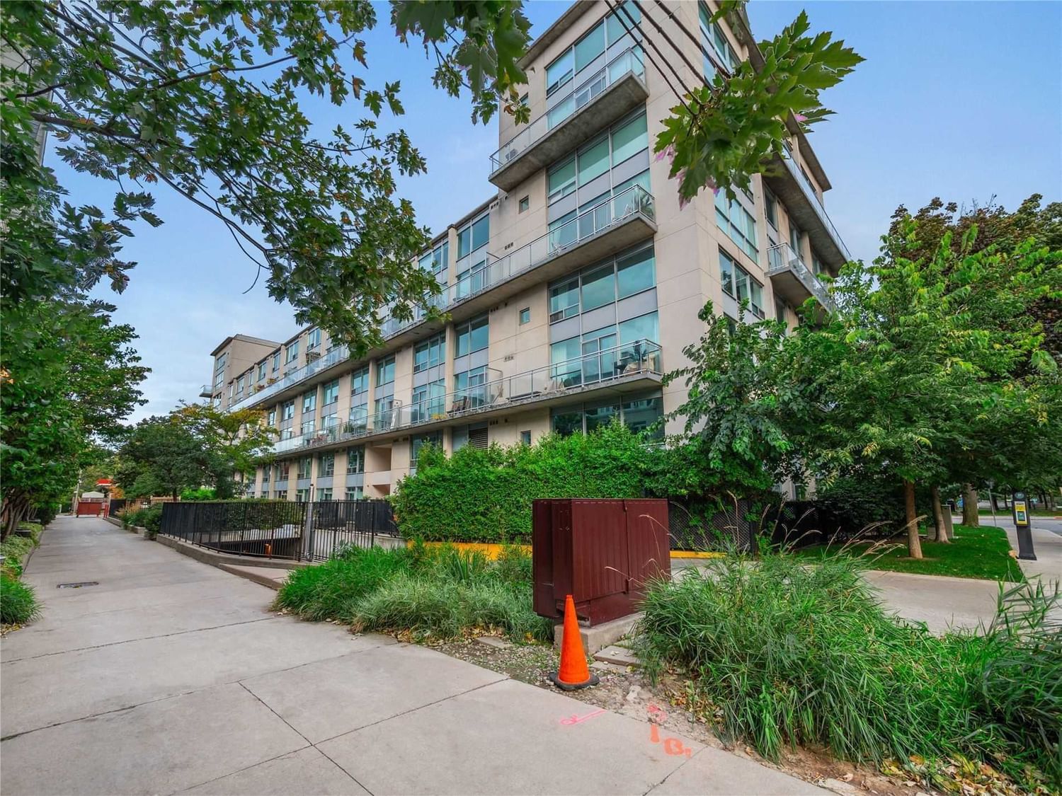 954 King St W, unit 318 for sale