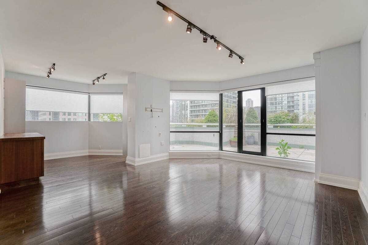 10 Queens Quay, unit Sph2309 for rent - image #7
