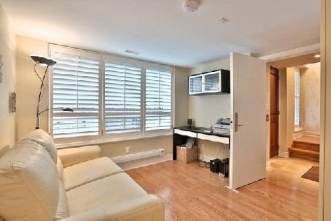 761 Bay St, unit Th7 for rent - image #2