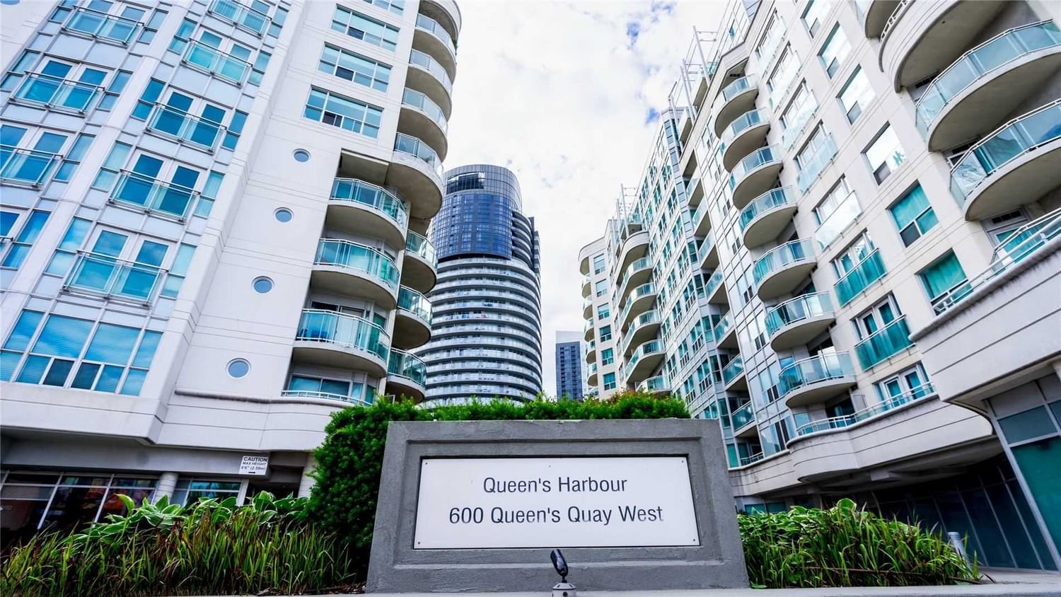 600 Queens Quay W, unit 630 for rent - image #1
