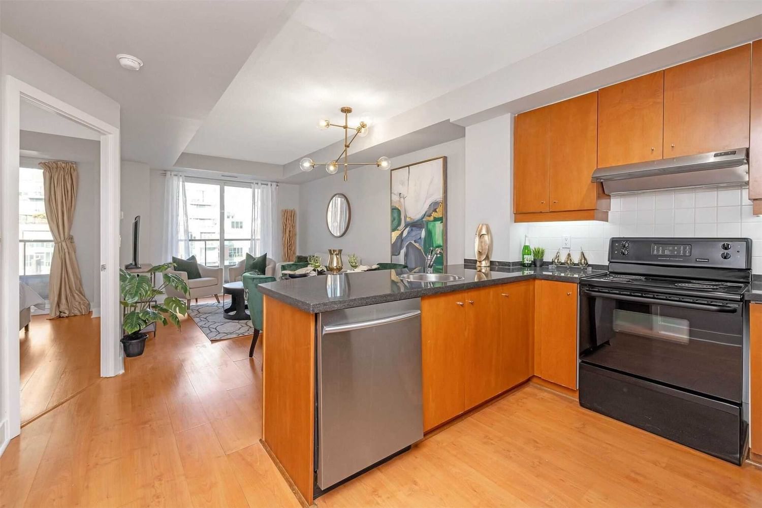 168 King St E, unit 613 for sale