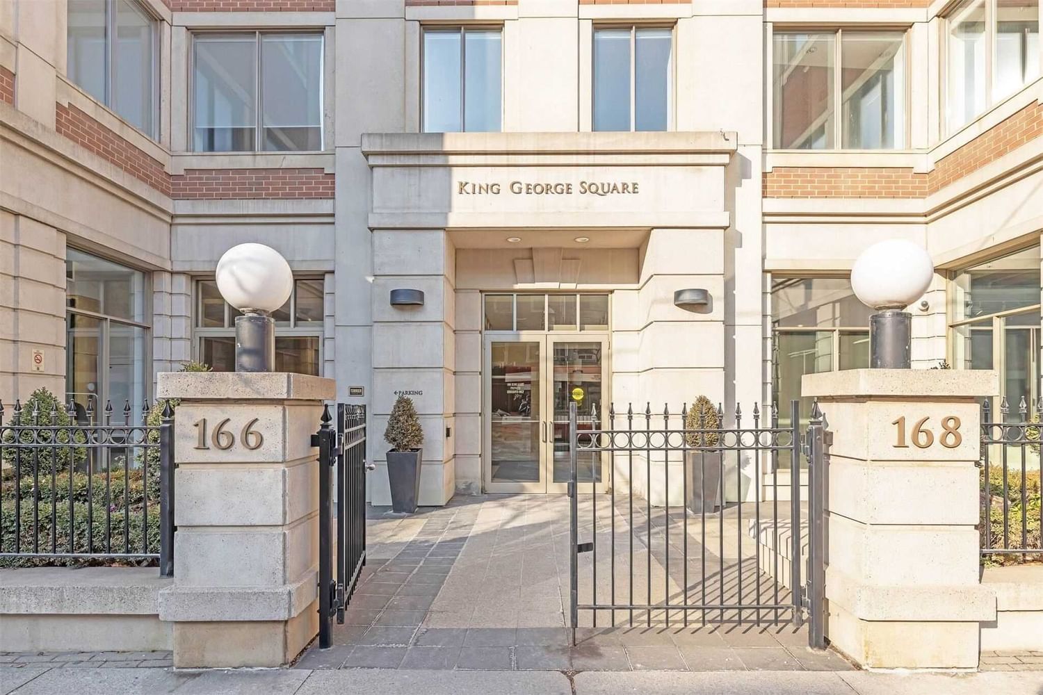 168 King St E, unit 613 for sale