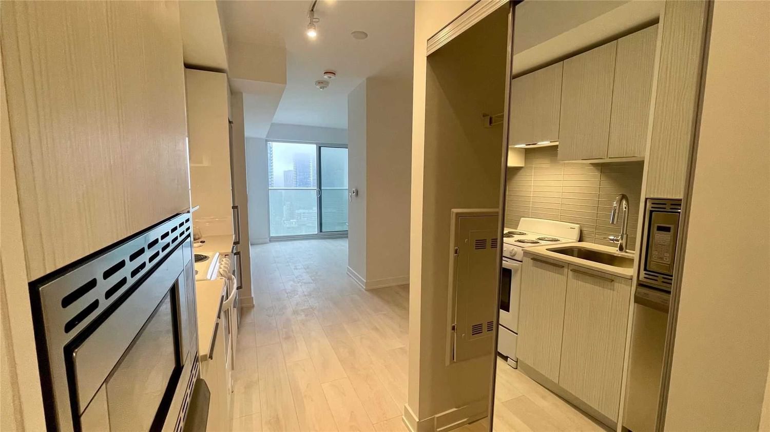501 Yonge St, unit 4804 for rent in The Village - image #5