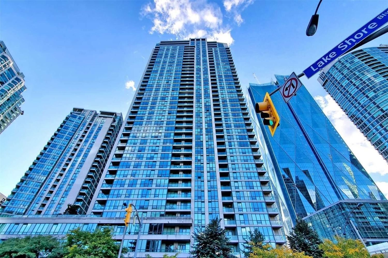 16 Yonge St, unit 1005 for rent in The Waterfront - image #1